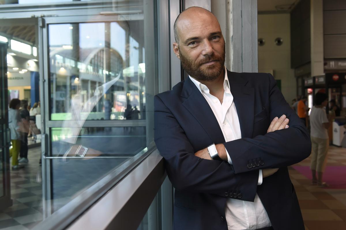 Anticipazioni Report: gli affari di Andrea Pezzi. La sua replica ad Affari