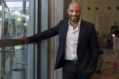 Andrea Pezzi risponde a Report: “Fake. Non c’entro nulla con accordo Tim-Dazn”