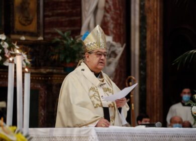 Degrado chiese Napoli, il cardinale Sepe a Report: “Andate a farvi fottere”