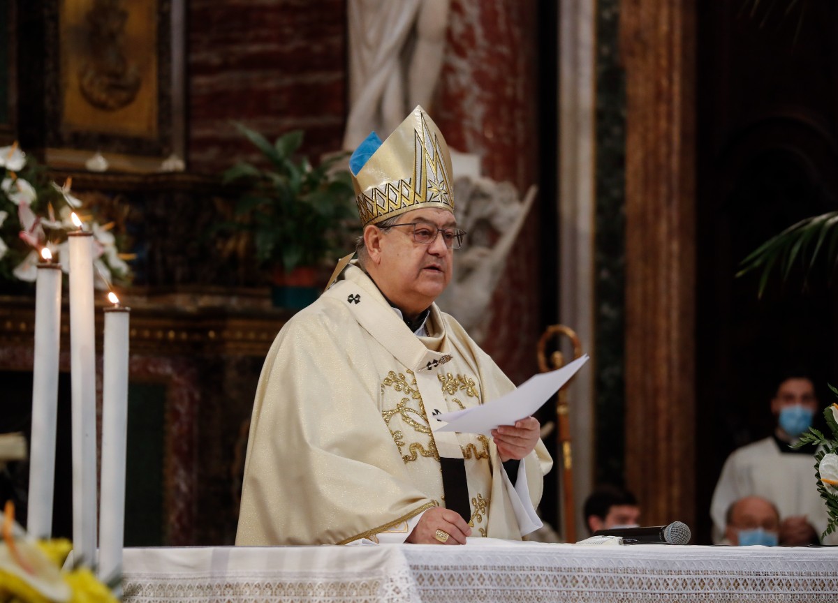 Degrado chiese Napoli, il cardinale Sepe a Report: “Andate a farvi fottere” Degrado chiese Napoli, il cardinale Sepe a Report: “Andate a farvi fottere”
