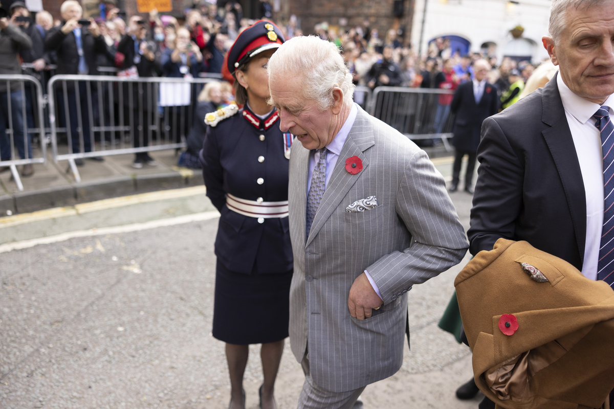 Carlo e Camilla “aggrediti” con delle uova: arrestato un uomo a York Carlo e Camilla “aggrediti” con delle uova: arrestato un uomo a York