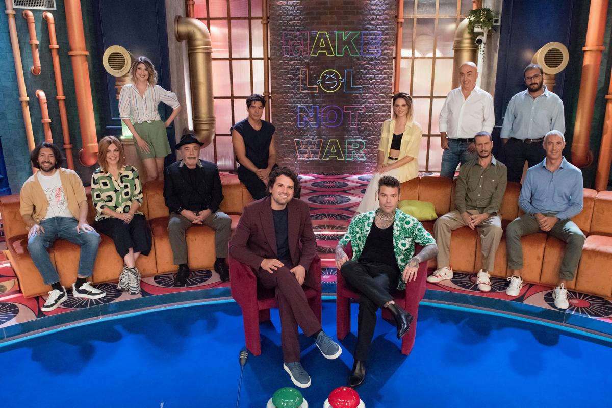 Lol: Chi ride è fuori 3, i comici della nuova stagione e il Xmas Special Lol: Chi ride è fuori 3, i comici della nuova stagione e il Xmas Special
