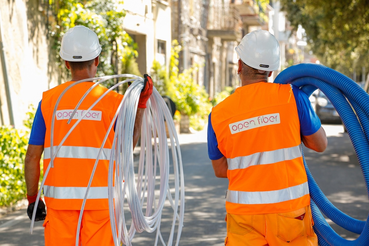Open Fiber, il progetto ‘Italia a 1 Giga’ parte dalla Sicilia Open Fiber, il progetto ‘Italia a 1 Giga’ parte dalla Sicilia