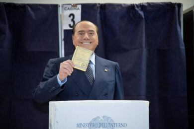 Berlusconi, condannate 3 escort: falsa testimonianza dopo il bunga bunga