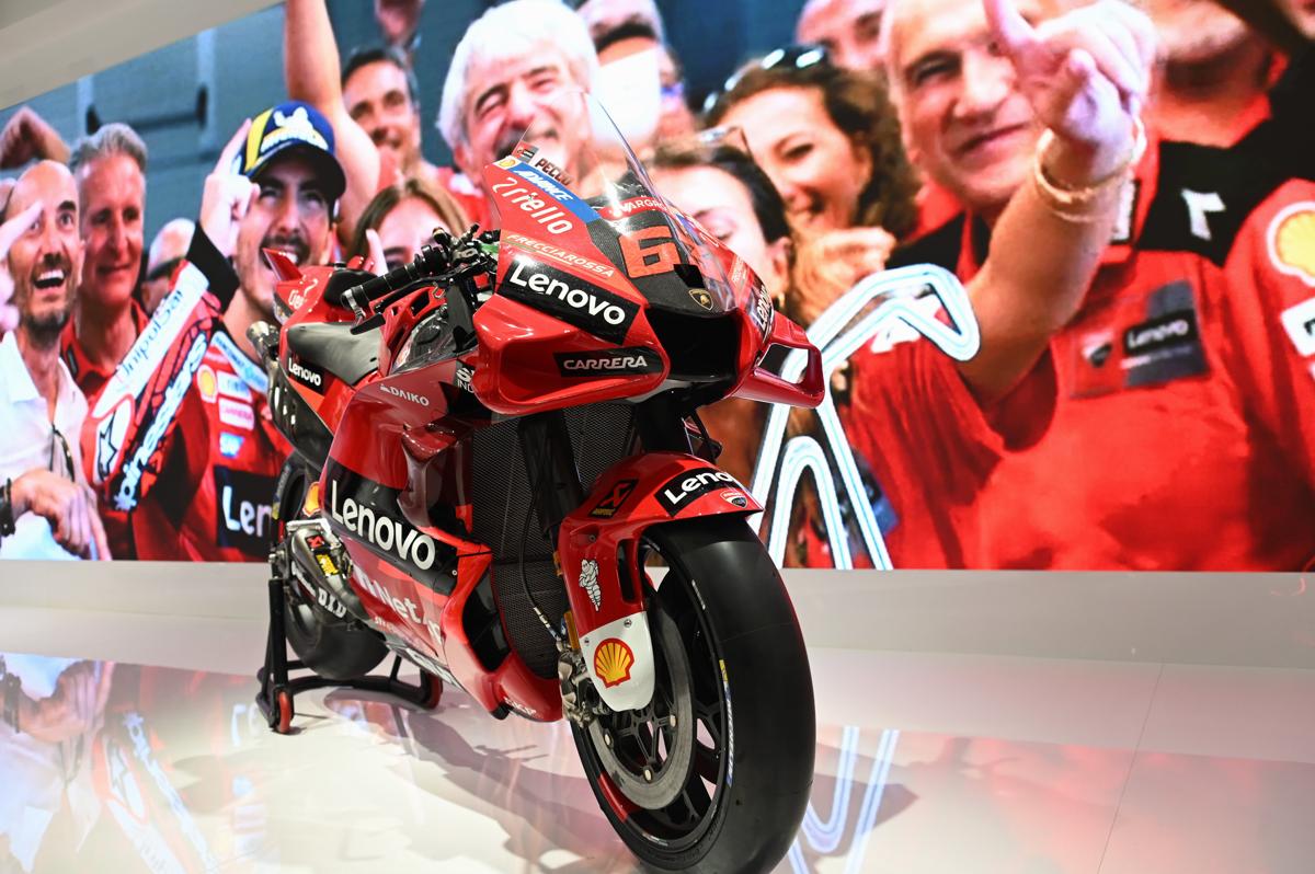 Eicma 2022 show, la Ducati di Pecco Bagnaia e le modelle più belle… Le foto Eicma 2022 show, la Ducati di Pecco Bagnaia e le modelle più belle… Le foto