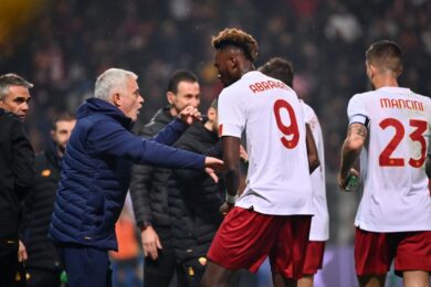 Karsdorp, i tre gesti in Roma-Sassuolo che hanno fatto infuriare Mourinho