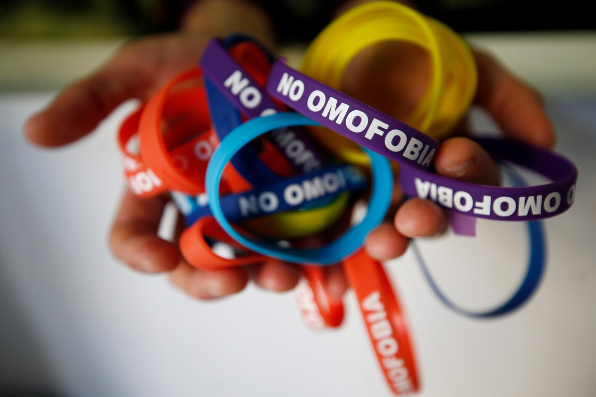 Firma il compito a scuola col nome da uomo ma è una donna: annullato dal prof Firma il compito a scuola col nome da uomo ma è una donna: annullato dal prof