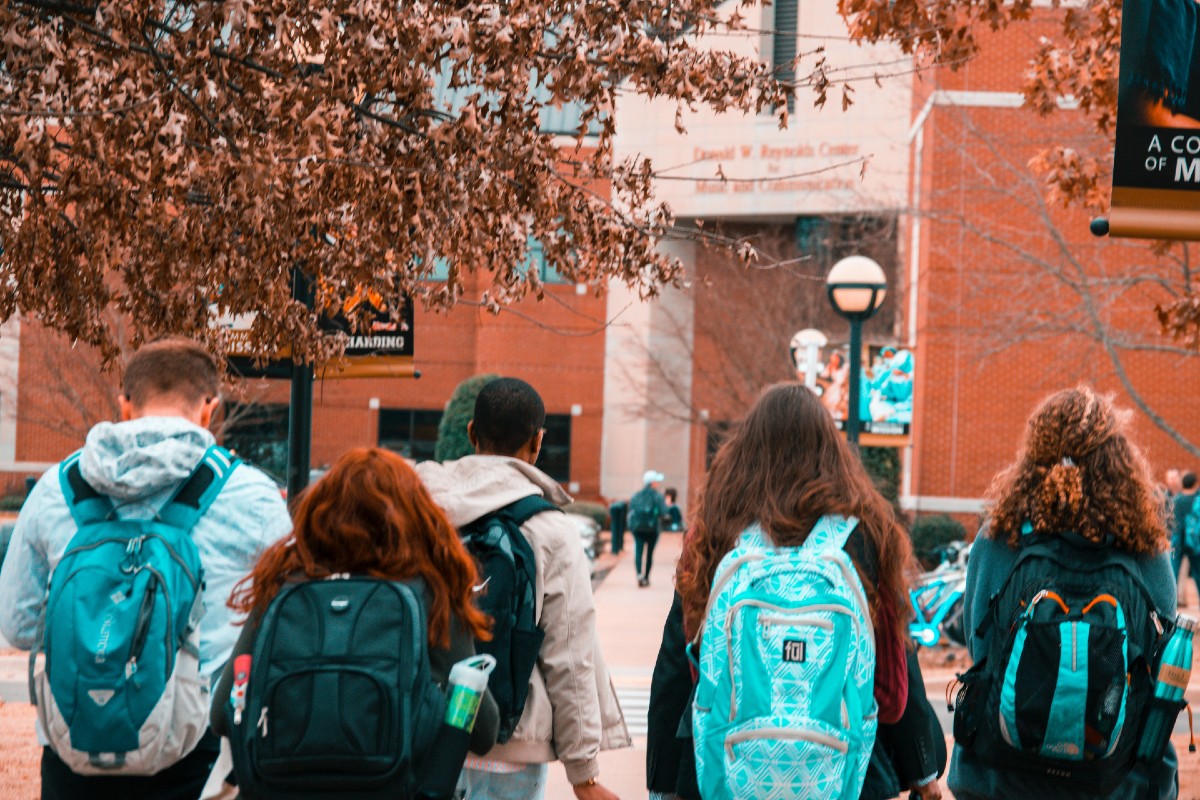 “Io il tuo tema non lo correggo”. Il rifiuto allo studente trans per la firma “Io il tuo tema non lo correggo”. Il rifiuto allo studente trans per la firma
