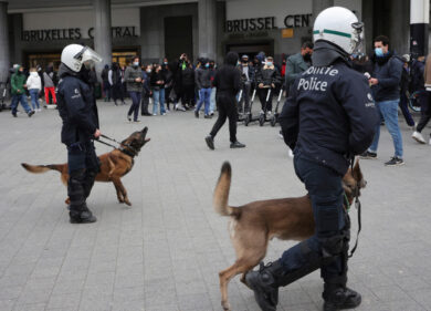 Torna l’allarme terrorismo: poliziotto ucciso a Bruxelles e sospetti su aerei