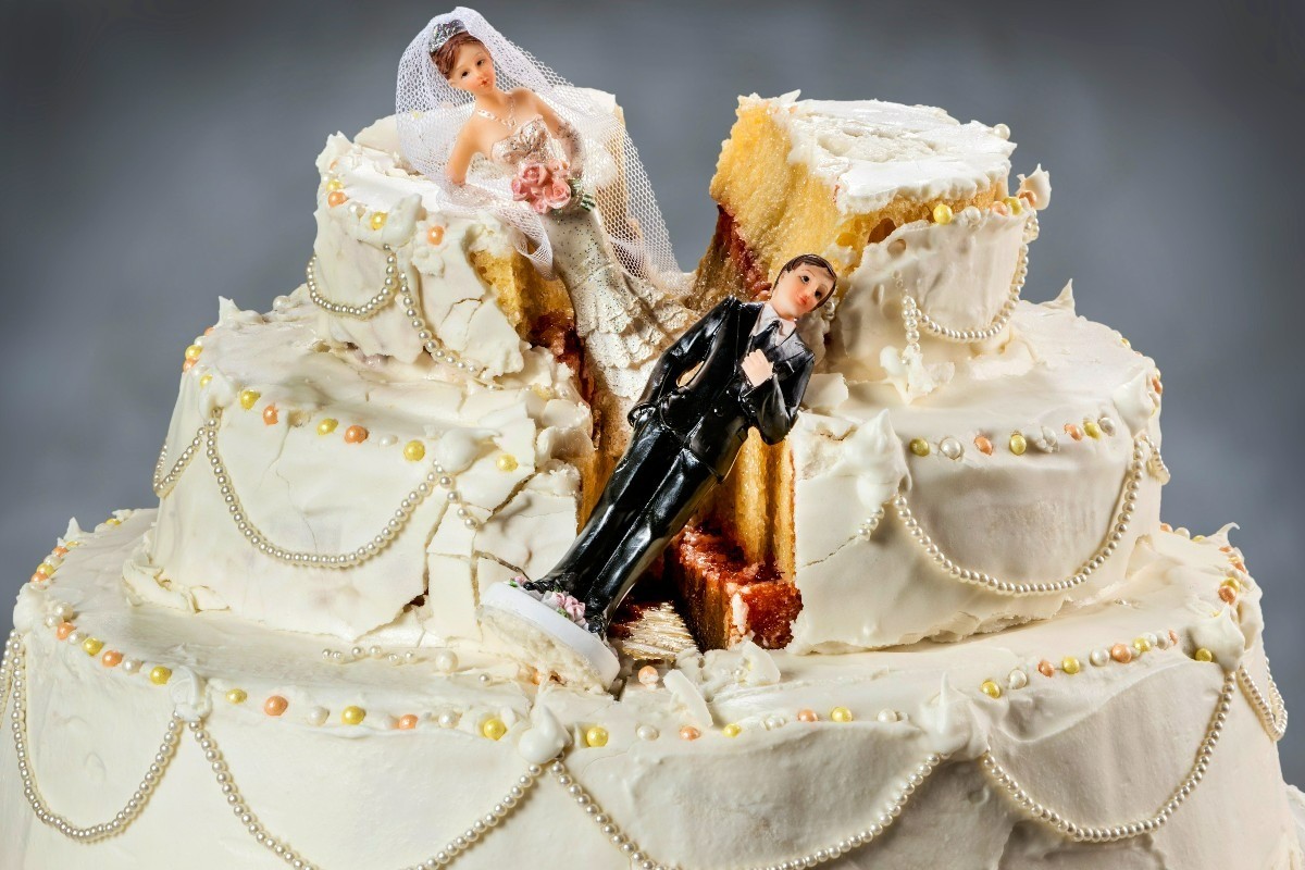 Sposa tradisce il marito con il testimone, a cerimonia appena finita