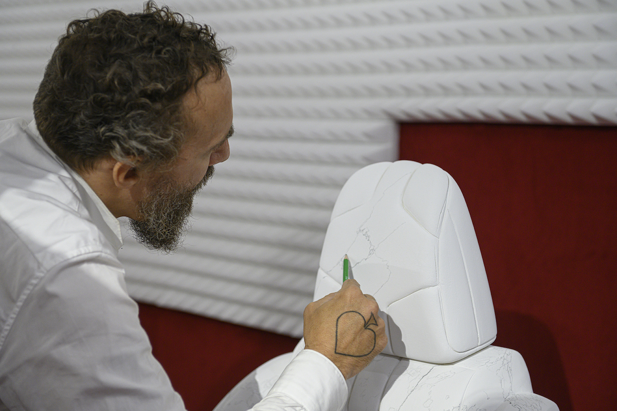 Nuova DS 3 E-TENSE si trasforma in “materiale da creare”