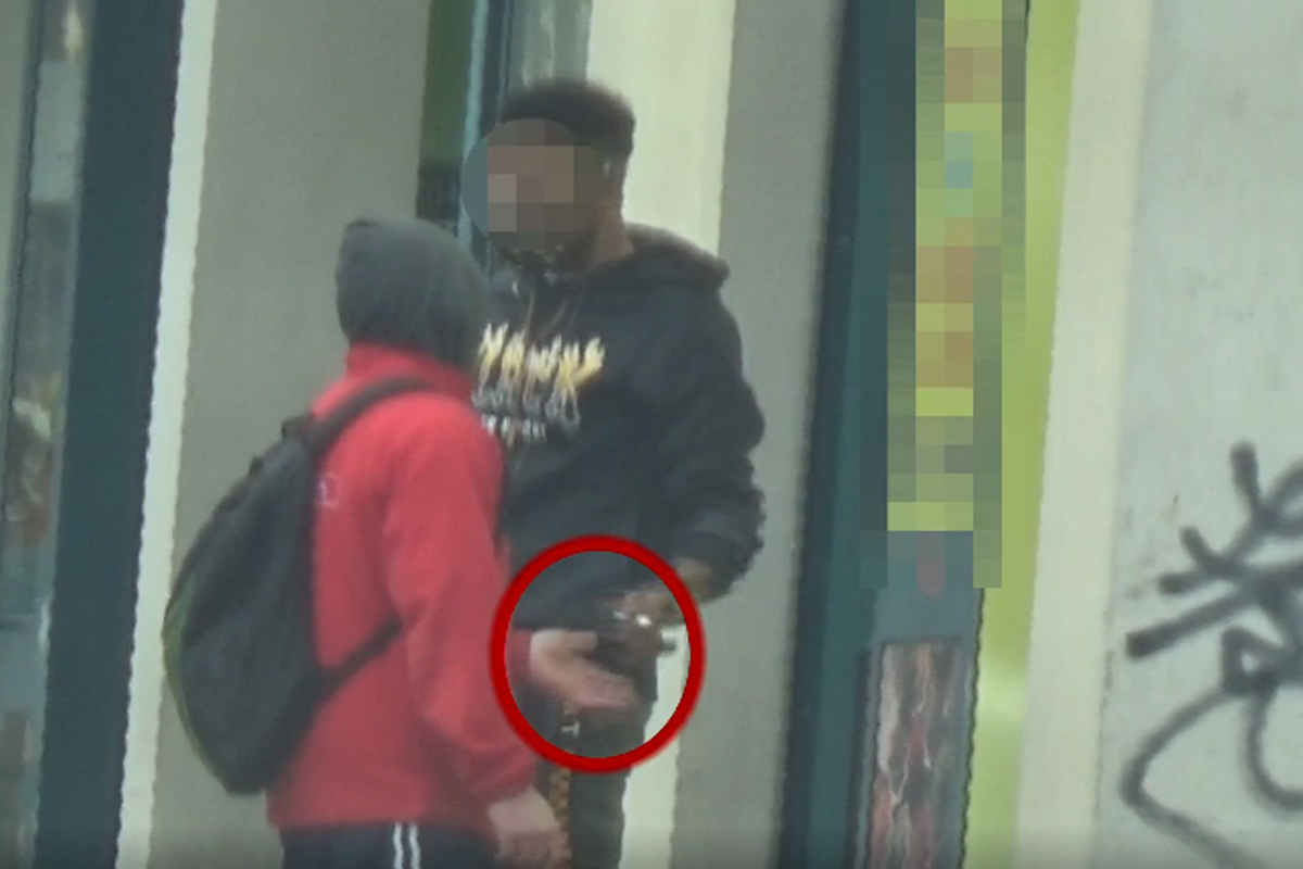 Galleria foto 'Pesaro, maxi operazione anti droga: diciannove arresti, tutti nigeriani' - foto 1