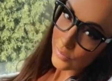 Insegnante lascia la scuola e cambia vita: su Onlyfans ora guadagna milioni