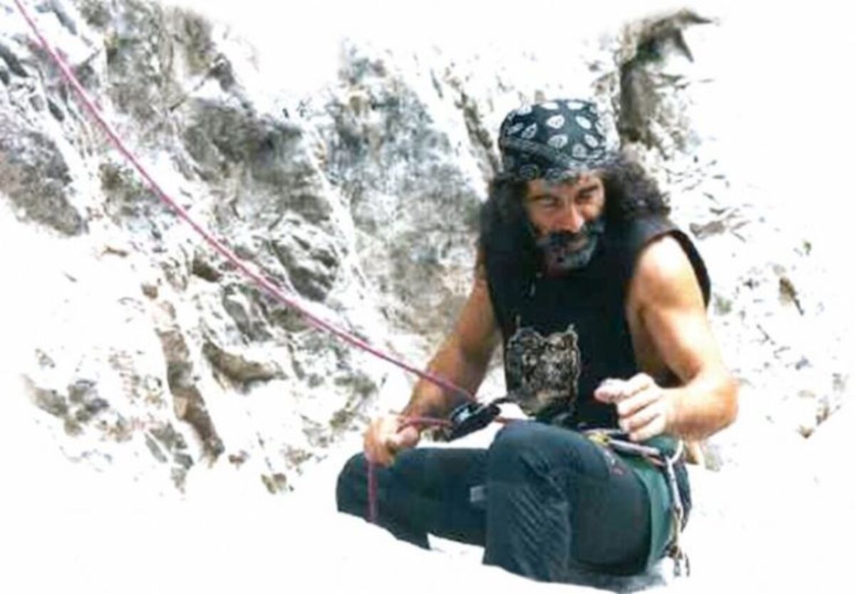 Mauro Corona, muscoloso, palestrato e… Le foto da giovane. Irriconoscibile Mauro Corona, muscoloso, palestrato e… Le foto da giovane. Irriconoscibile