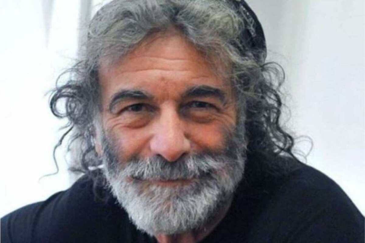 Mauro Corona, muscoloso, palestrato e… Le foto da giovane. Irriconoscibile Mauro Corona, muscoloso, palestrato e… Le foto da giovane. Irriconoscibile