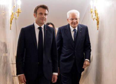 Migranti, Mattarella chiama Macron: “Serve collaborazione totale”