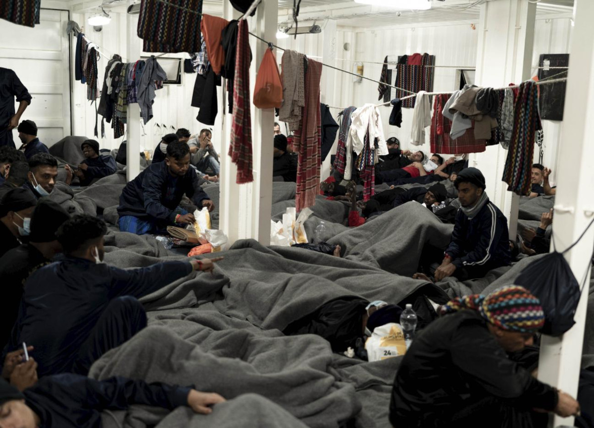 Migranti, stretta del governo sulle Ong. Rigidità, sequestri di navi e multe