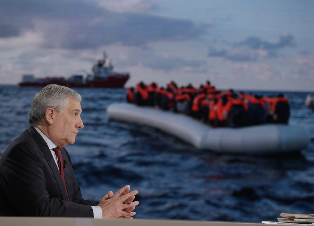 Migranti, stretta del governo sulle Ong. Rigidità, sequestri di navi e multe