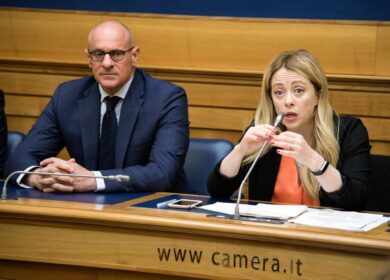 Migranti, Rampelli (FdI): “Telefonata Mattarella-Macron? Lodevole”