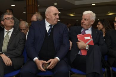 Profumo va all in per restare amministratore delegato di Leonardo