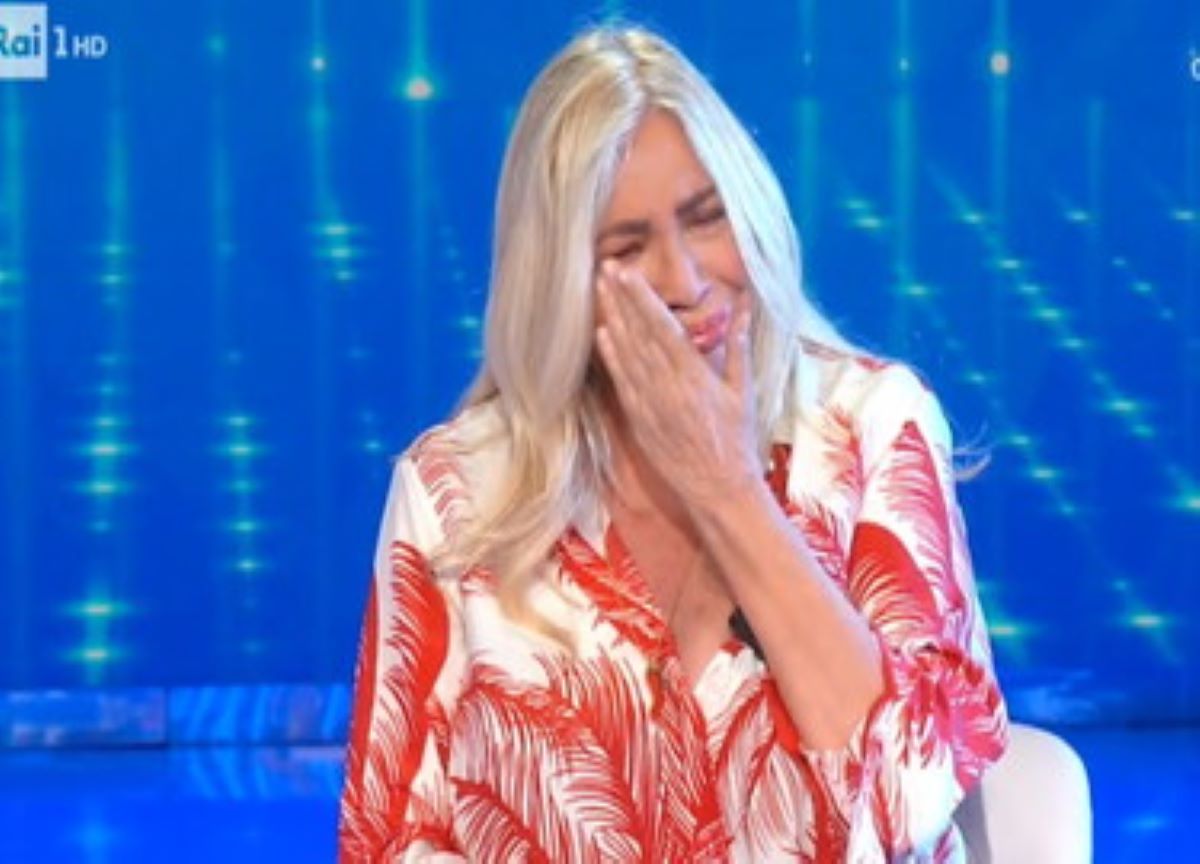 Mara Venier ha ceduto al ritocchino estetico? Il prima e il dopo. FOTO Mara Venier ha ceduto al ritocchino estetico? Il prima e il dopo. FOTO