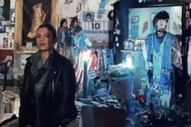 Emma Marrone, l’omaggio al murales di Maradona. E la sua Juventus… Le foto