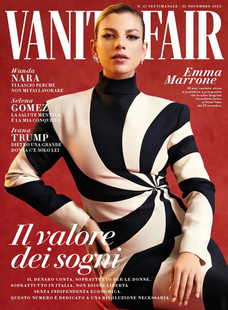 Emma Marrone, l’omaggio al murales di Maradona. E la sua Juventus… Le foto