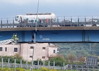 Ammazza la moglie e si impicca in autostrada: dramma nel salernitano