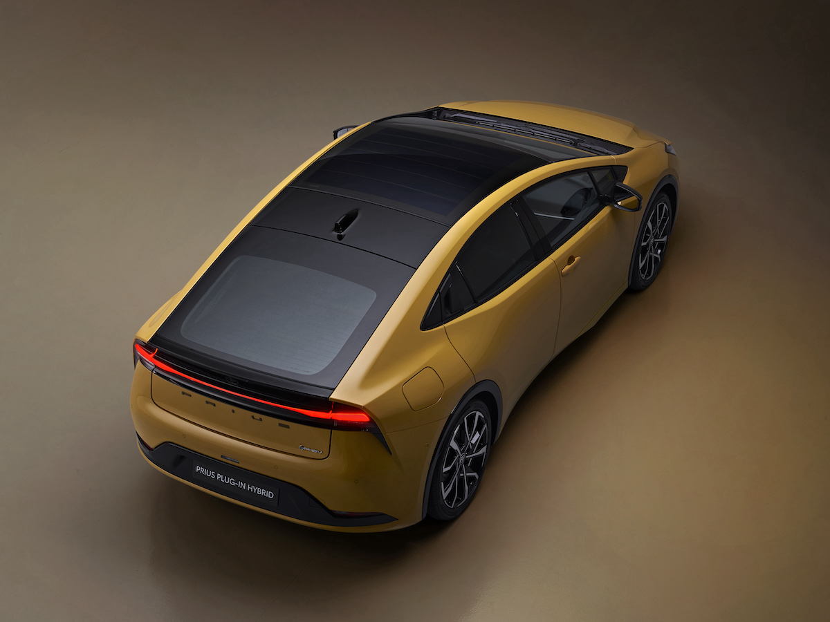 Toyota : debutta in Giappone la nuova Prius Hybrid Plug-in