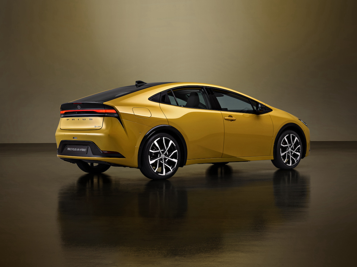 Toyota : debutta in Giappone la nuova Prius Hybrid Plug-in