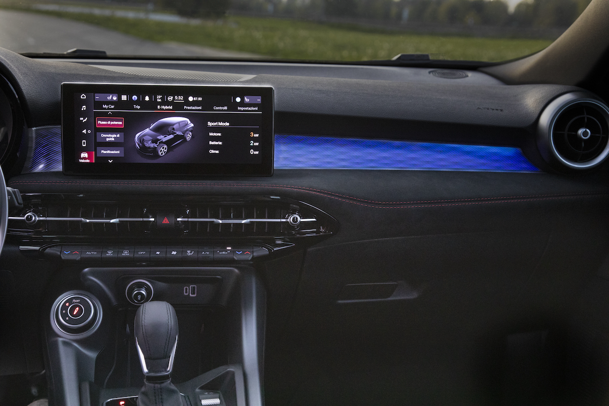 Alfa Romeo: debutta la nuova Tonale Plug-In Hybrid Q4