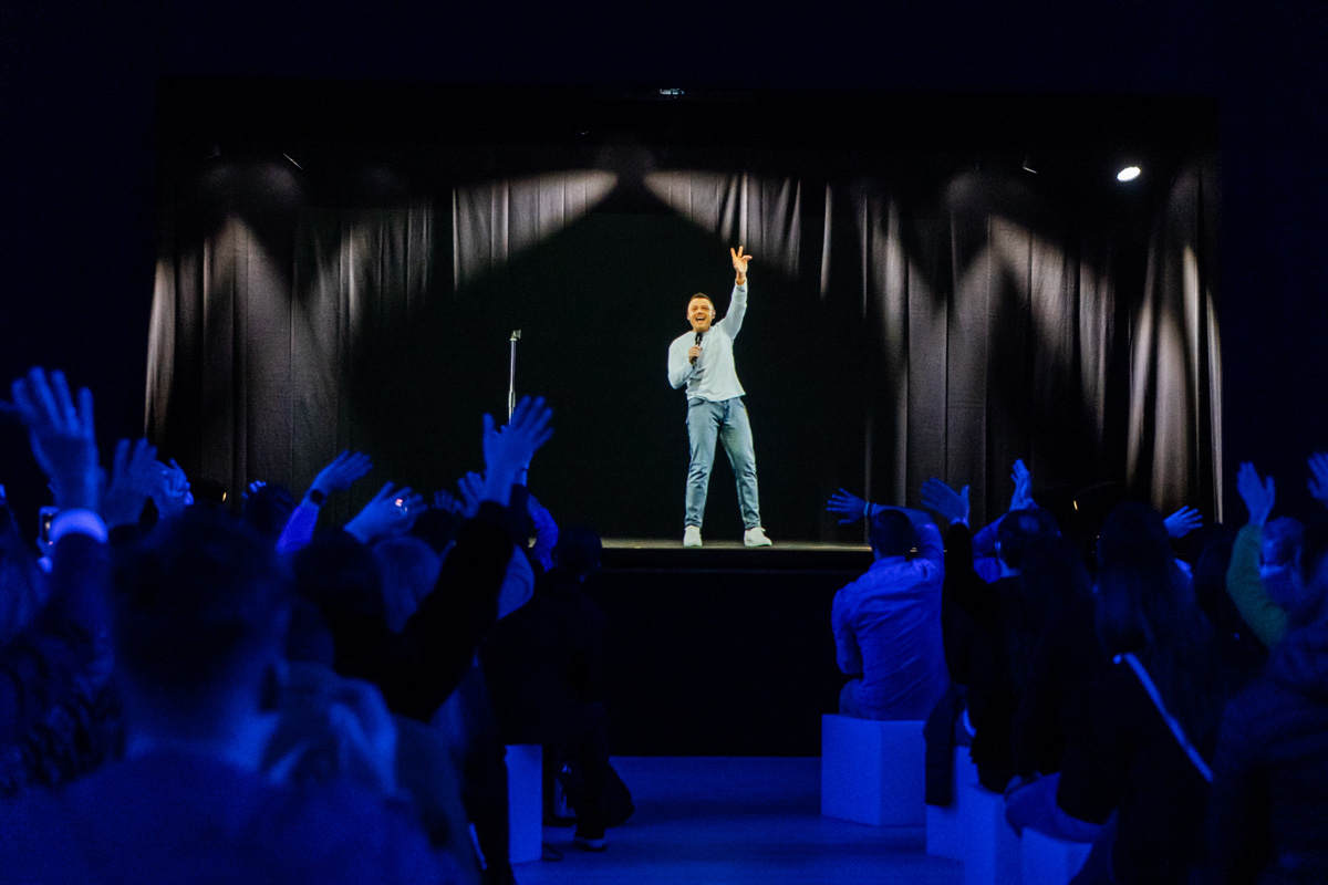 Amazon Music e Tiziano Ferro: perfomance live in versione ologramma. Le foto