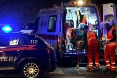Bari, tenta di uccidere la compagna 18enne con la pistola e si toglie la vita