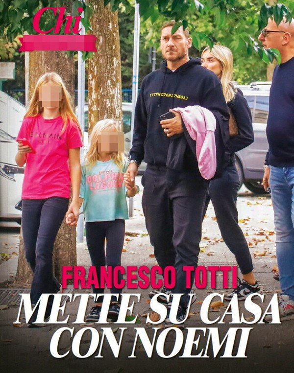 Totti e il primo scatto ufficiale con Noemi Bocchi a Dubai. FOTO