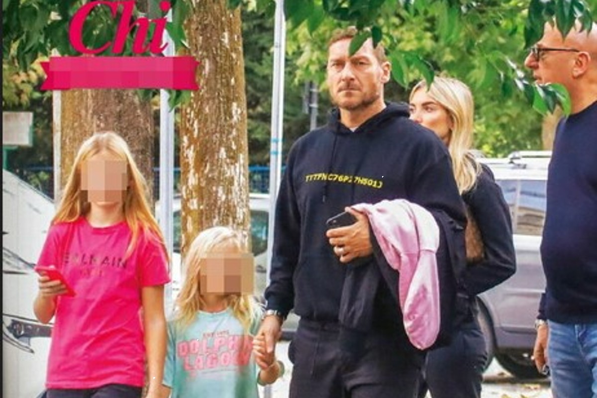 Totti e il primo scatto ufficiale con Noemi Bocchi a Dubai. FOTO