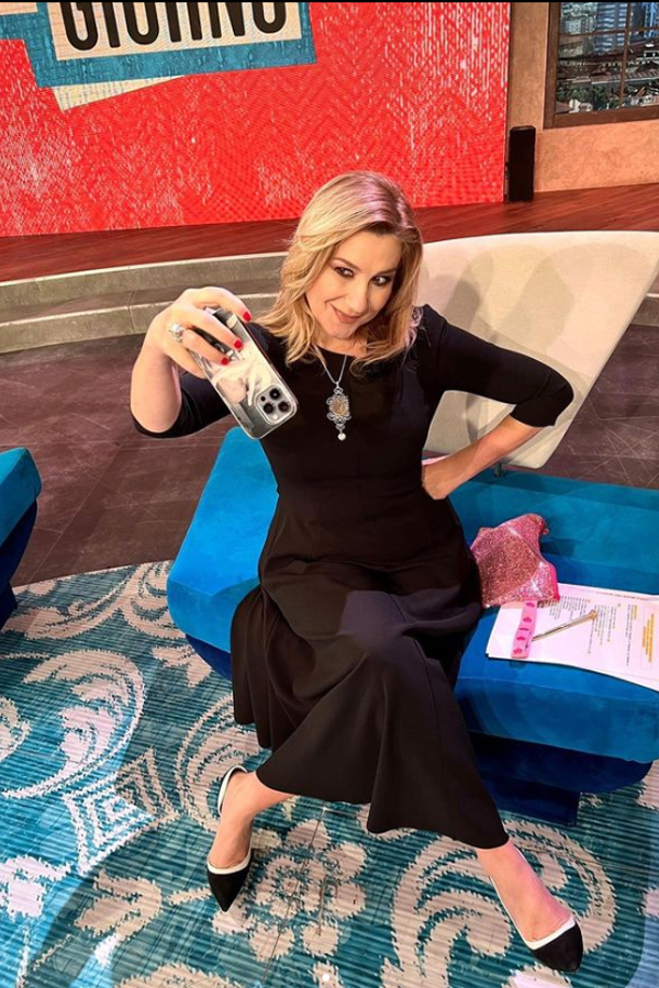 Rai 1, Serena Bortone al capolinea? Un’altra show girl pronta a sostituirla Rai 1, Serena Bortone al capolinea? Un’altra show girl pronta a sostituirla