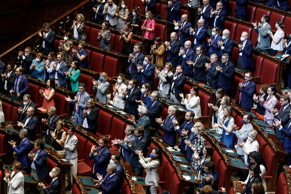 Camera, posti dimezzati costi per lo Stato uguali. La firma anche di Fico
