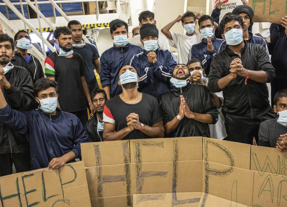 “Buttateli in alto mare se restate a piedi”. Migranti trattati come oggetti