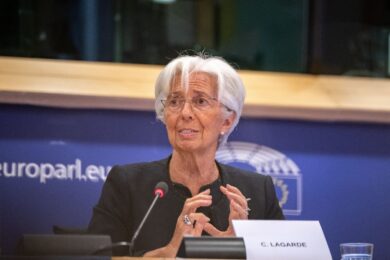 Lagarde: “Avanti con i rialzi dei tassi, l’Europa andrà in recessione”