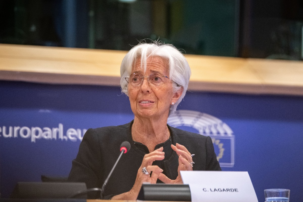 Lagarde: “Avanti con i rialzi dei tassi, l’Europa andrà in recessione” Lagarde: “Avanti con i rialzi dei tassi, l’Europa andrà in recessione”