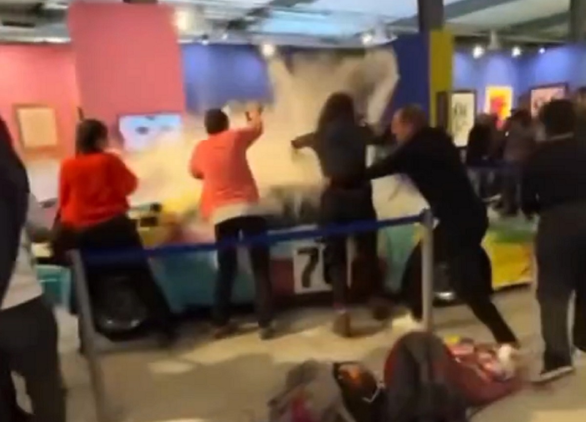Ultima Generazione, blitz a Milano. Cinque attiviste in Questura Ultima Generazione, blitz a Milano. Cinque attiviste in Questura