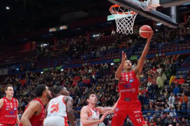 L’Olimpia Milano stende Trieste: 98-81. Super Mitrou-Long al Forum