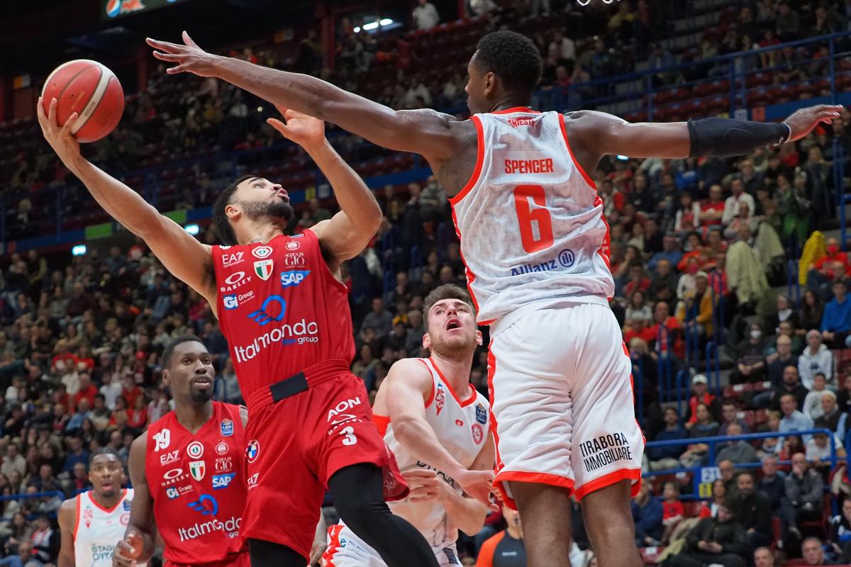 L’Olimpia Milano stende Trieste: 98-81. Super Mitrou-Long al Forum