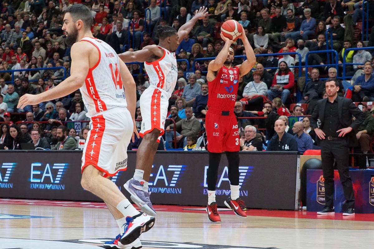 L’Olimpia Milano stende Trieste: 98-81. Super Mitrou-Long al Forum