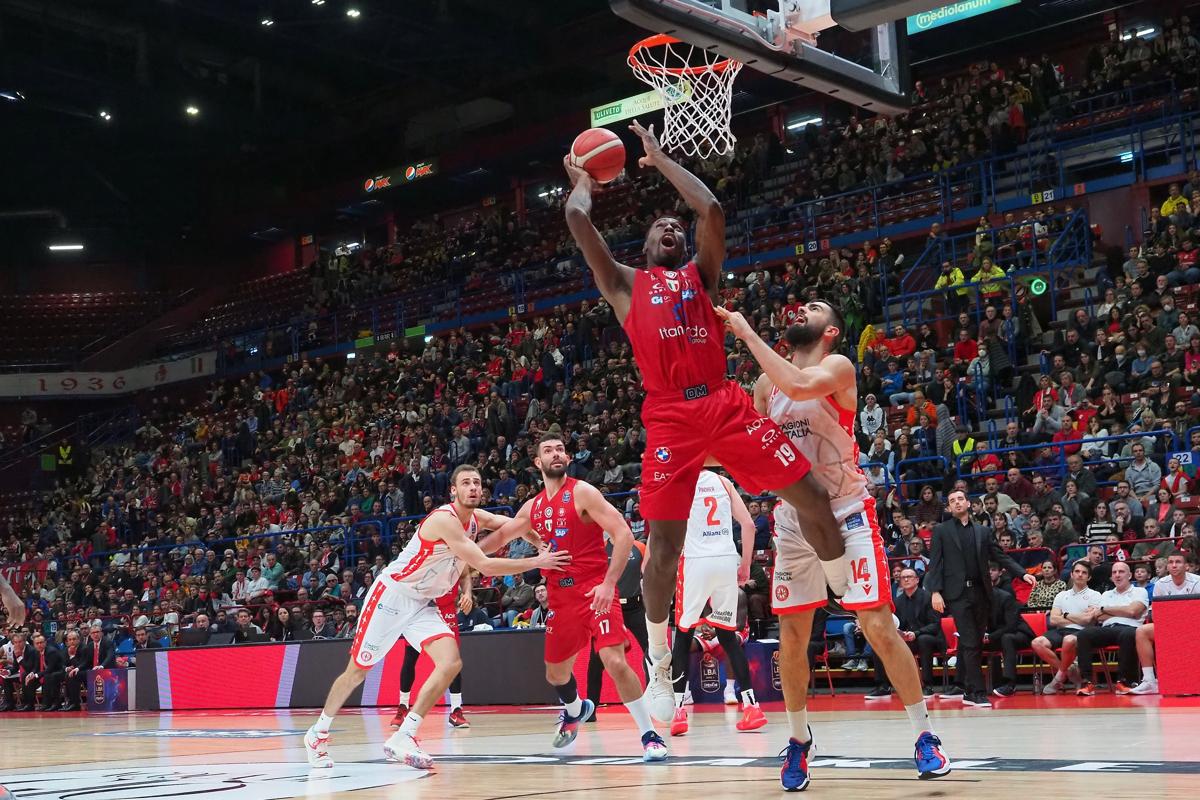 L’Olimpia Milano stende Trieste: 98-81. Super Mitrou-Long al Forum