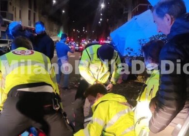 Scontro auto-moto a Milano, tra i soccorritori anche… il sindaco Sala