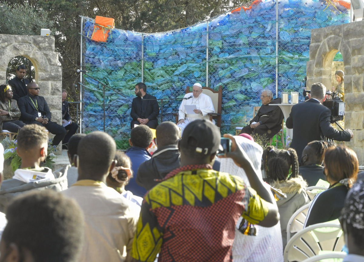 La Chiesa “detta” la linea al governo: “Abbassare i toni su Ong e i migranti”