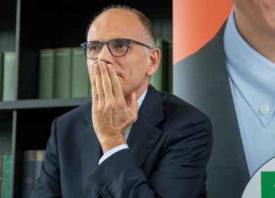 Congresso Pd, candidati al palo. Letta scalda la piazza del 17 dicembre