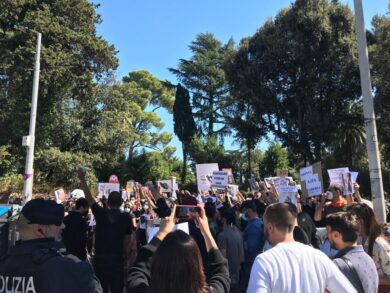 Iran: dal Qatar a Roma, le voci della protesta. Sara, in fuga per la libertà