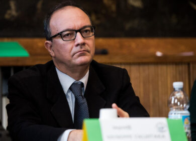 Valditara: “Umiliazione fondamentale nella crescita”. Poi fa marcia indietro